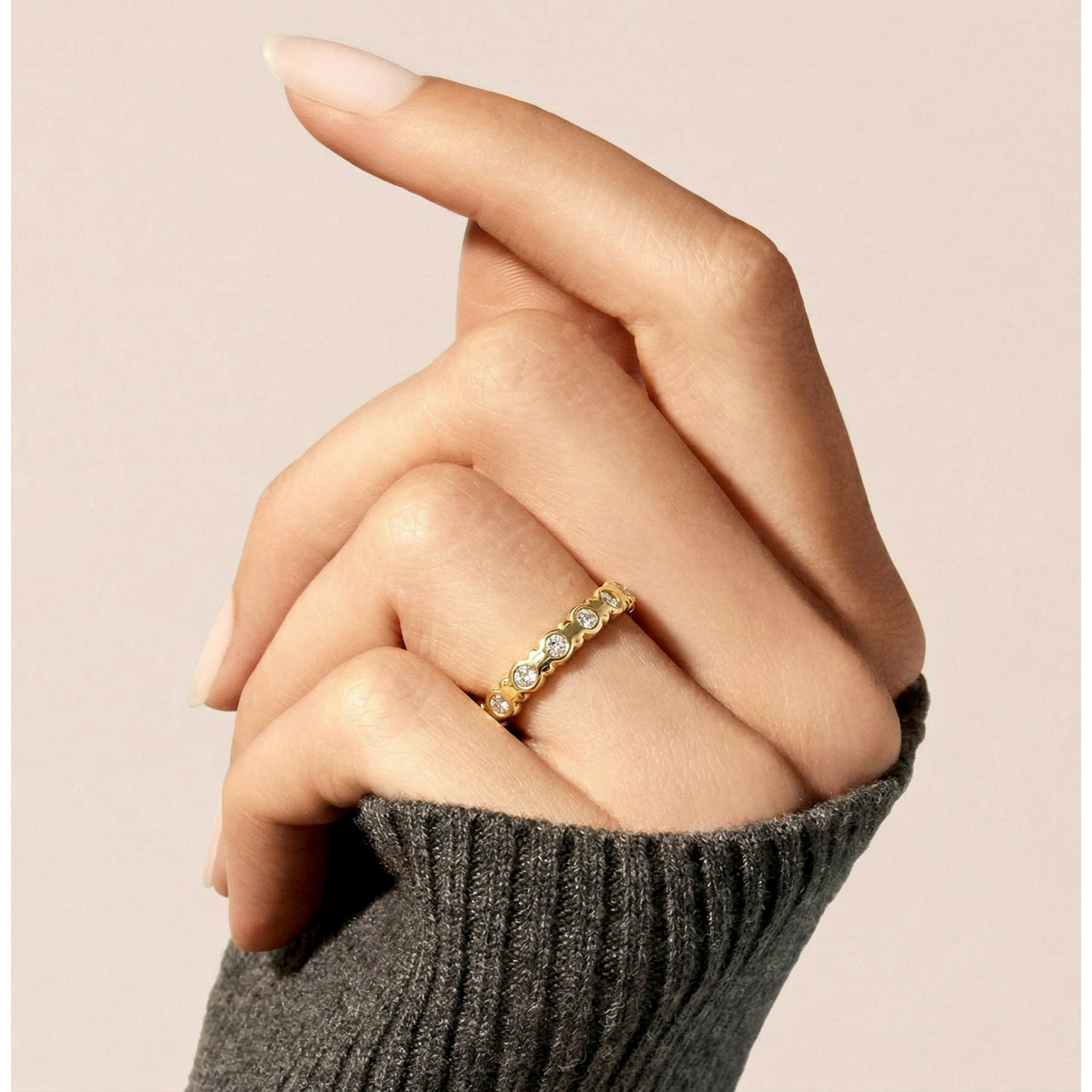 Anillo de Circonita brillante acabado en oro amarillo de 18k