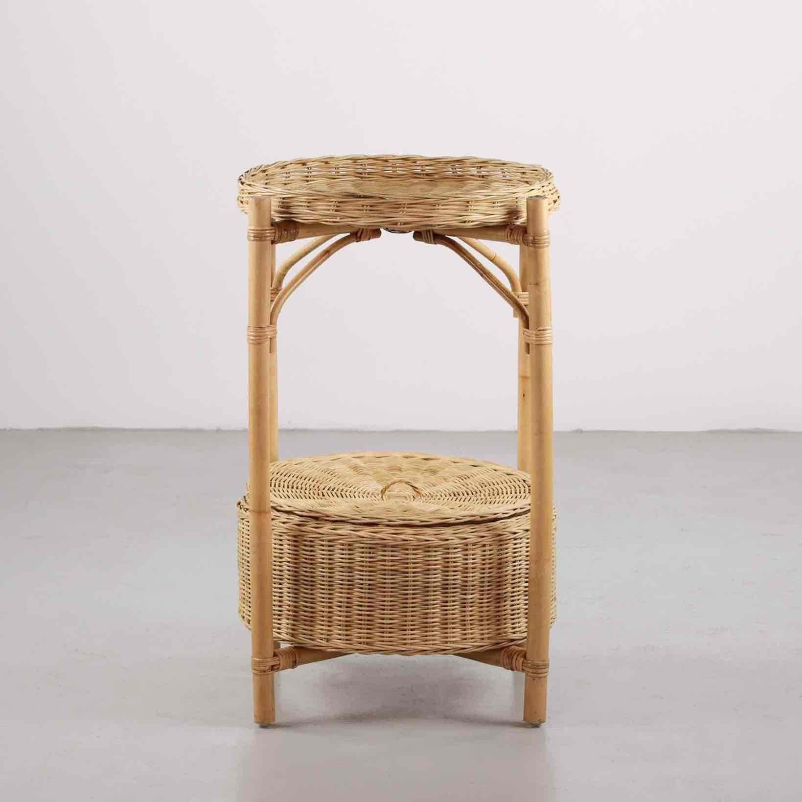 Tavolino alto in rattan naturale con porta oggetti - Miles