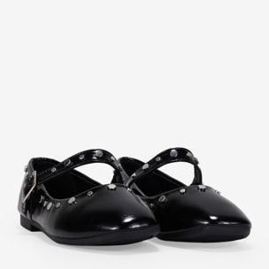 Bailarinas planas negras con tachas y hebilla