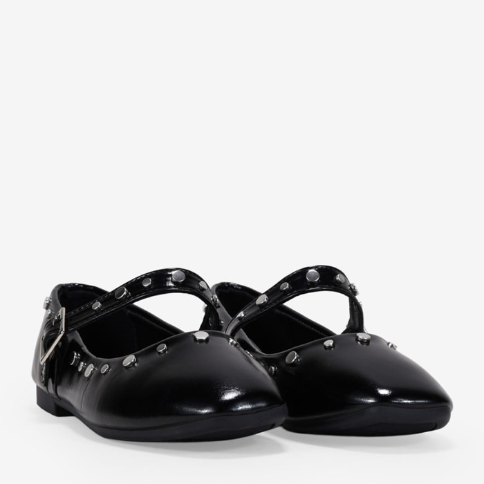 Bailarinas planas negras con tachas y hebilla