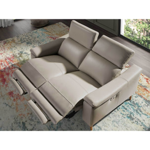 Sofá relax de 2 plazas tapizado en piel de origen vacuno en gris taupe con reposacabezas patas de madera en miel 2 sistemas de relax eléctrico 160x104x102cm