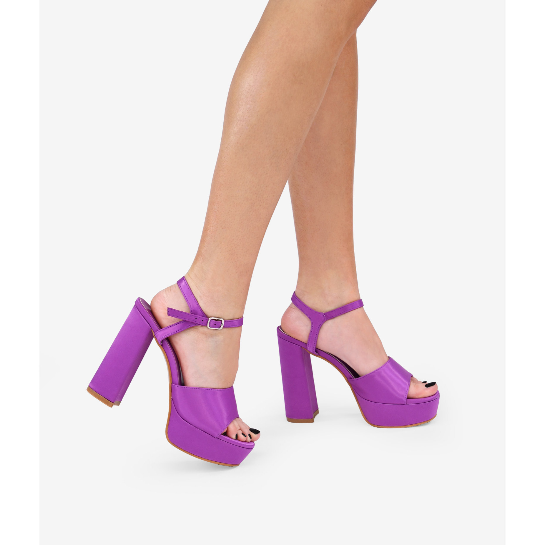 Sandalias de tacón lila en satén con plataforma