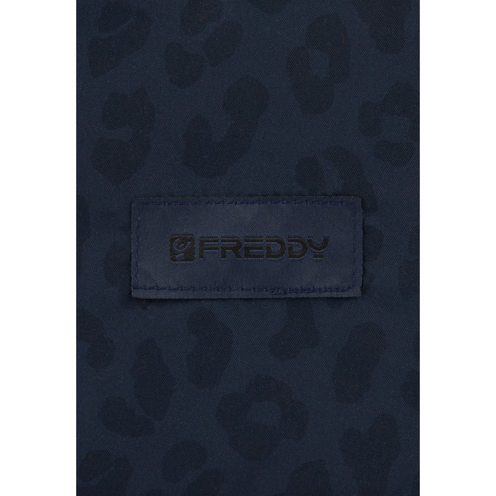 Bustina leopardata in poliestere con zip e logo applicato