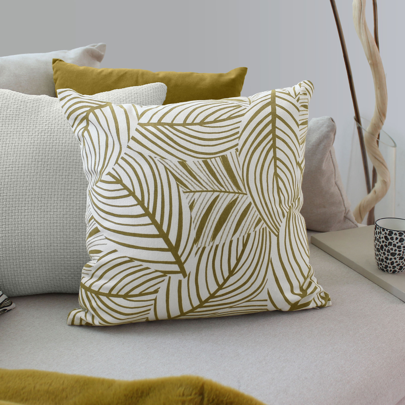 Coussin décoratif feuillage graphique en coton recyclé - Bronze