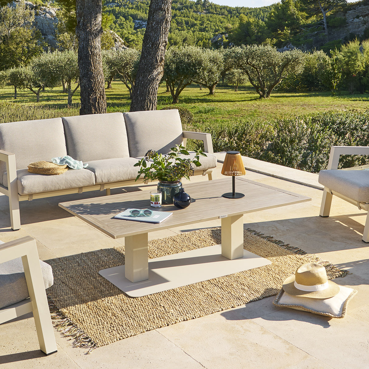 Table de jardin relevable rectangulaire "Salimia" argile & lin 150 x 80 x 69cm en aluminium