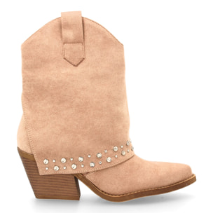 Botín cowboy con tachuelas metálicas