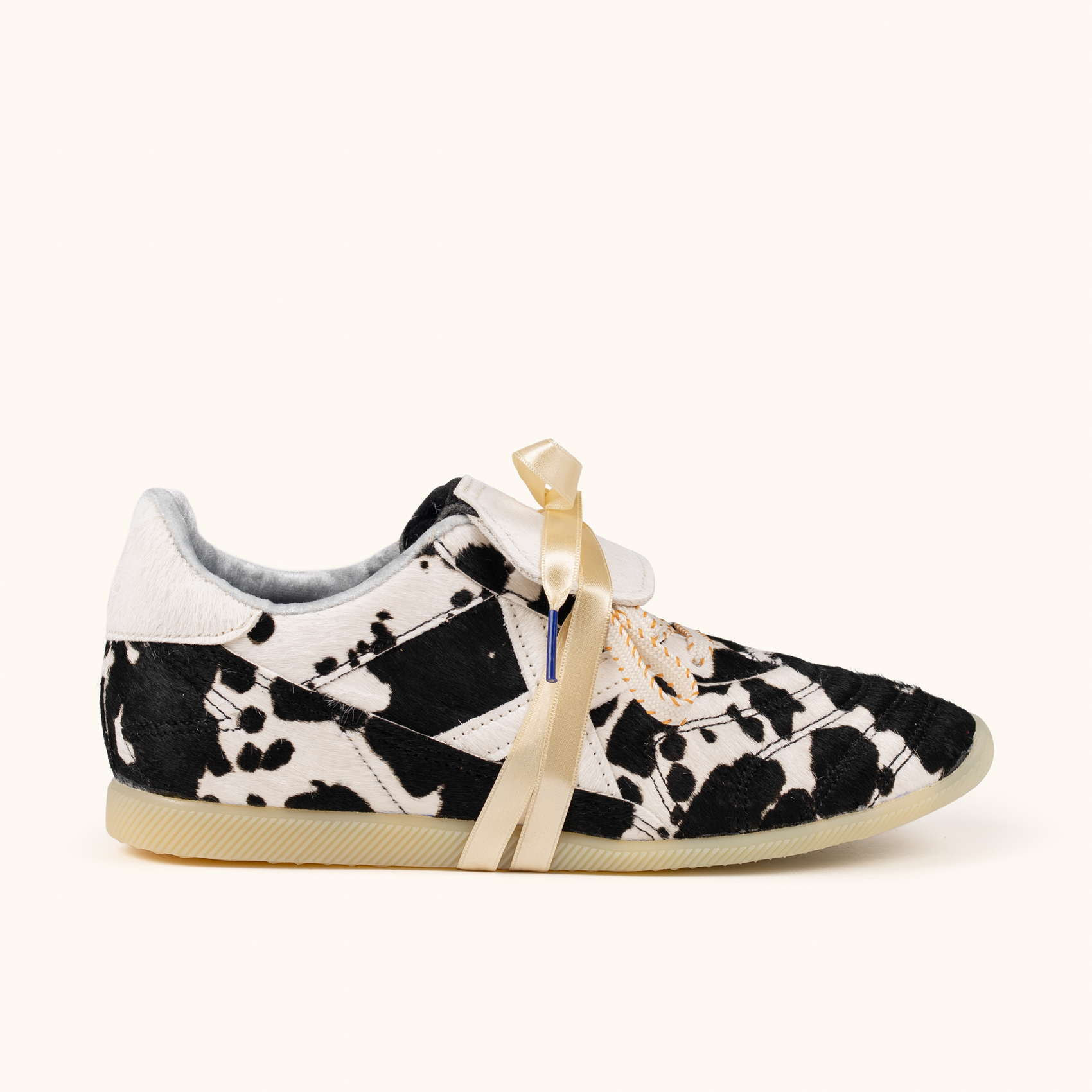 Sneakers de Estilo Fútbol Retro-Futuro con Estampado de Vaca Blanco y Negro MUNICH MUNDIAL STRADA COW 02