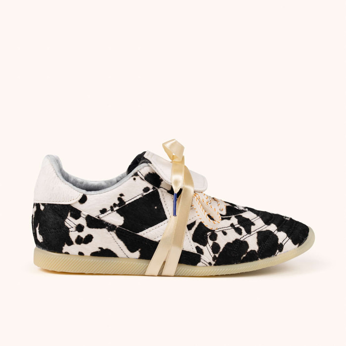 Sneakers de Estilo Fútbol Retro-Futuro con Estampado de Vaca Blanco y Negro MUNICH MUNDIAL STRADA COW 02