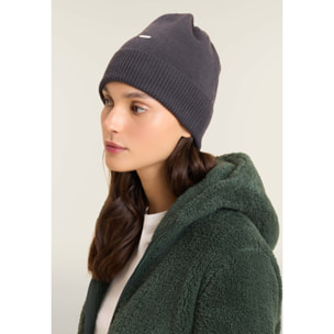 Berretto a coste in filato morbido