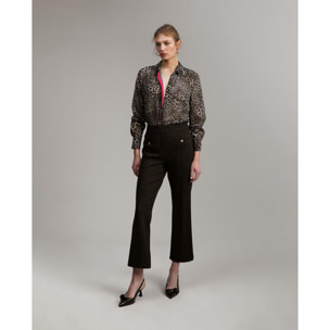 Camicia semitrasparente con stampa animalier e dettagli a contrasto