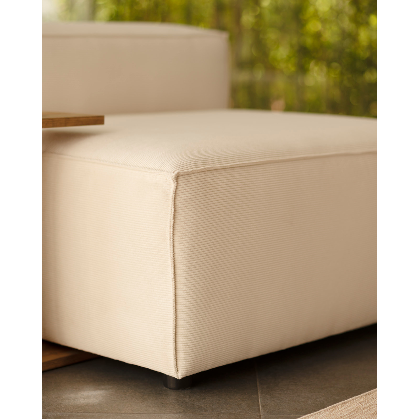 Fauteuil en velours côtelé couleur blanc de 110x90cm Hauteur: 70 Longueur: 110 Largeur: 90