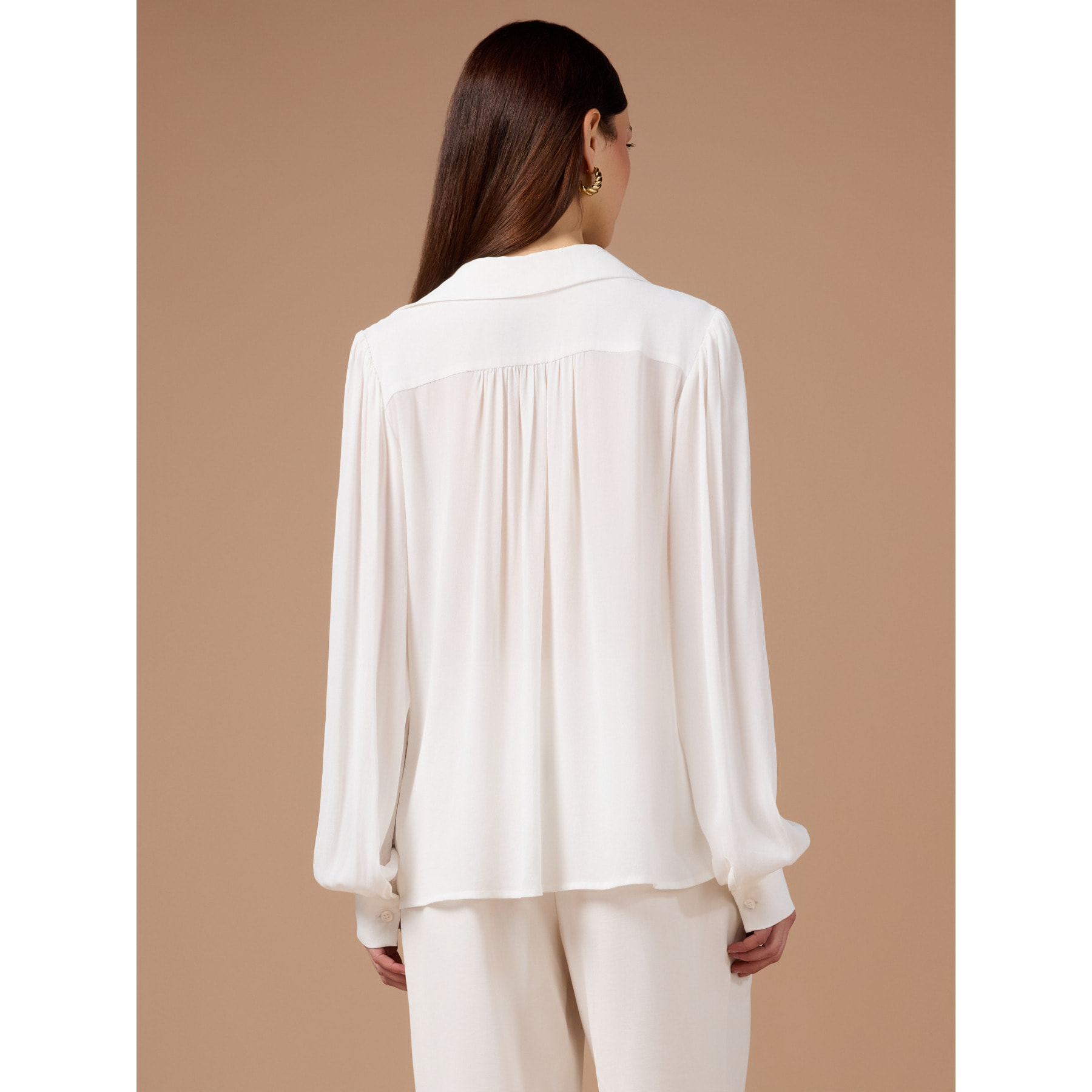 Oltre - Blusa in tessuto crêpe con catena - Bianco
