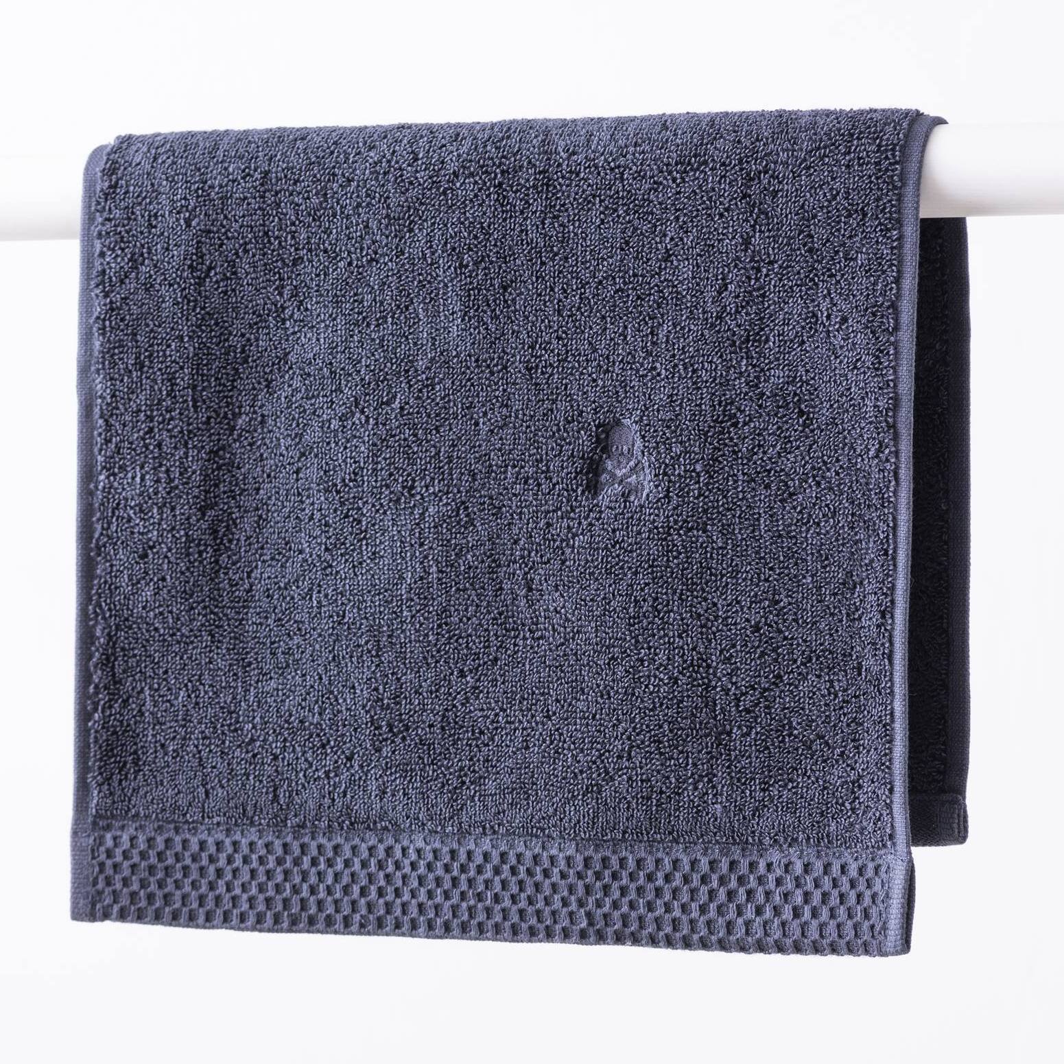 Juego de toallas nidus (30x50cm + 50x100cm + 90x150cm) 100% algodón en color azul marino con logo bordado scalpers home