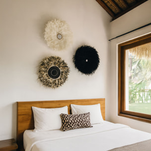 Décoration en plumes de coq et coquillages 60cm KAPAU