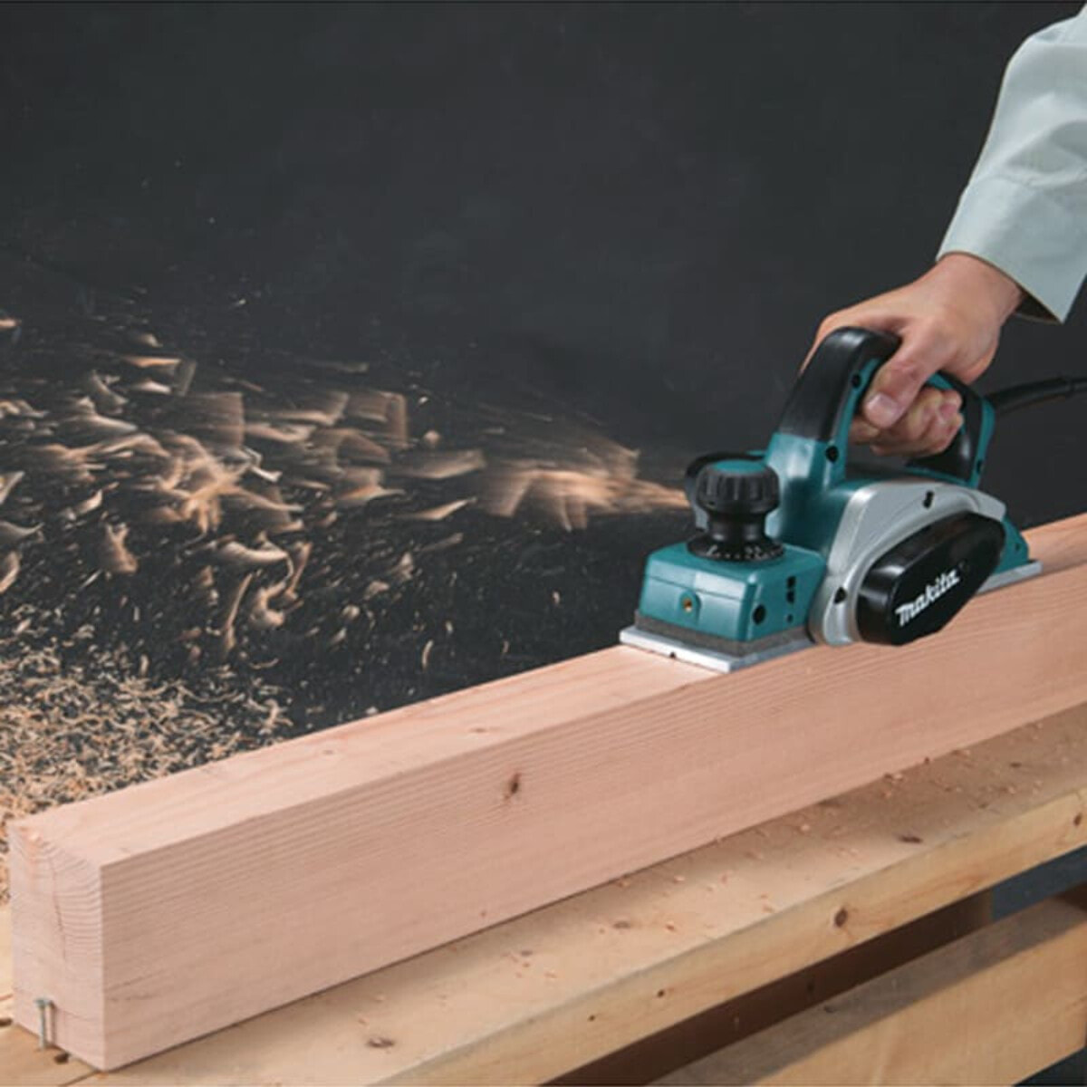 Cepillo electrico MAKITA 620W 82 mm - KP0800J