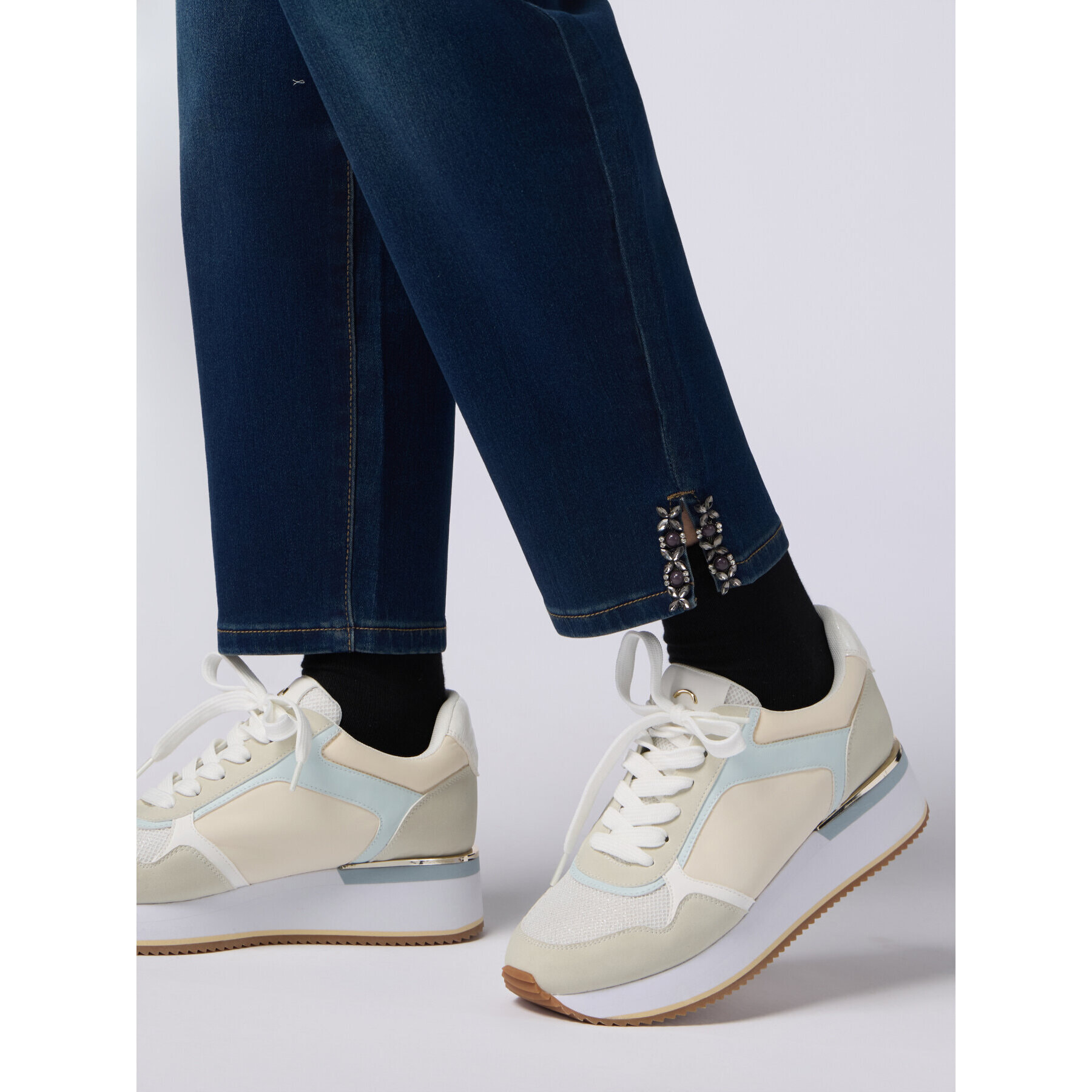 Oltre - Jeans boyslim con dettagli gioiello - Blu