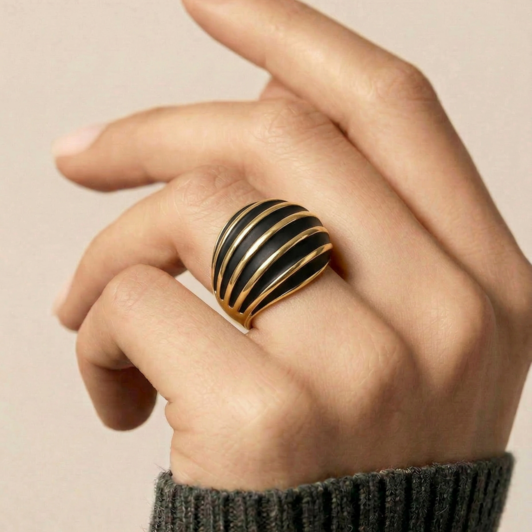 Anillo Belin acabado oro amarillo 18k