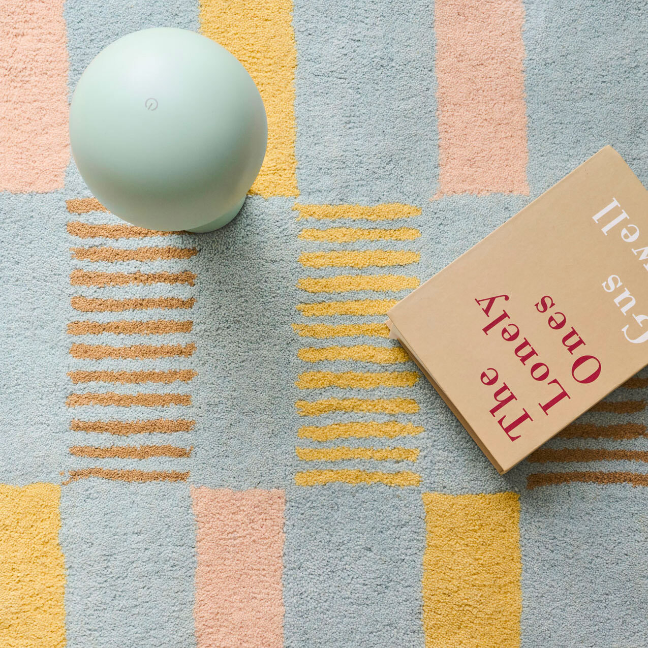 PANTONE - Tapis en laine fait main RAYON TENDRE à motif festonné