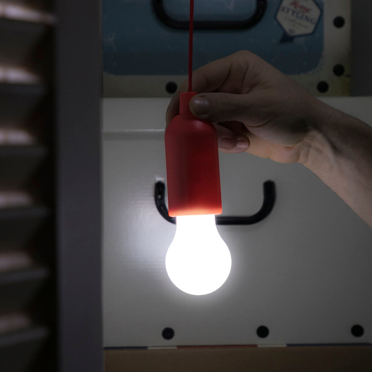 Bombilla LED Portátil con Cordón Bulby InnovaGoods