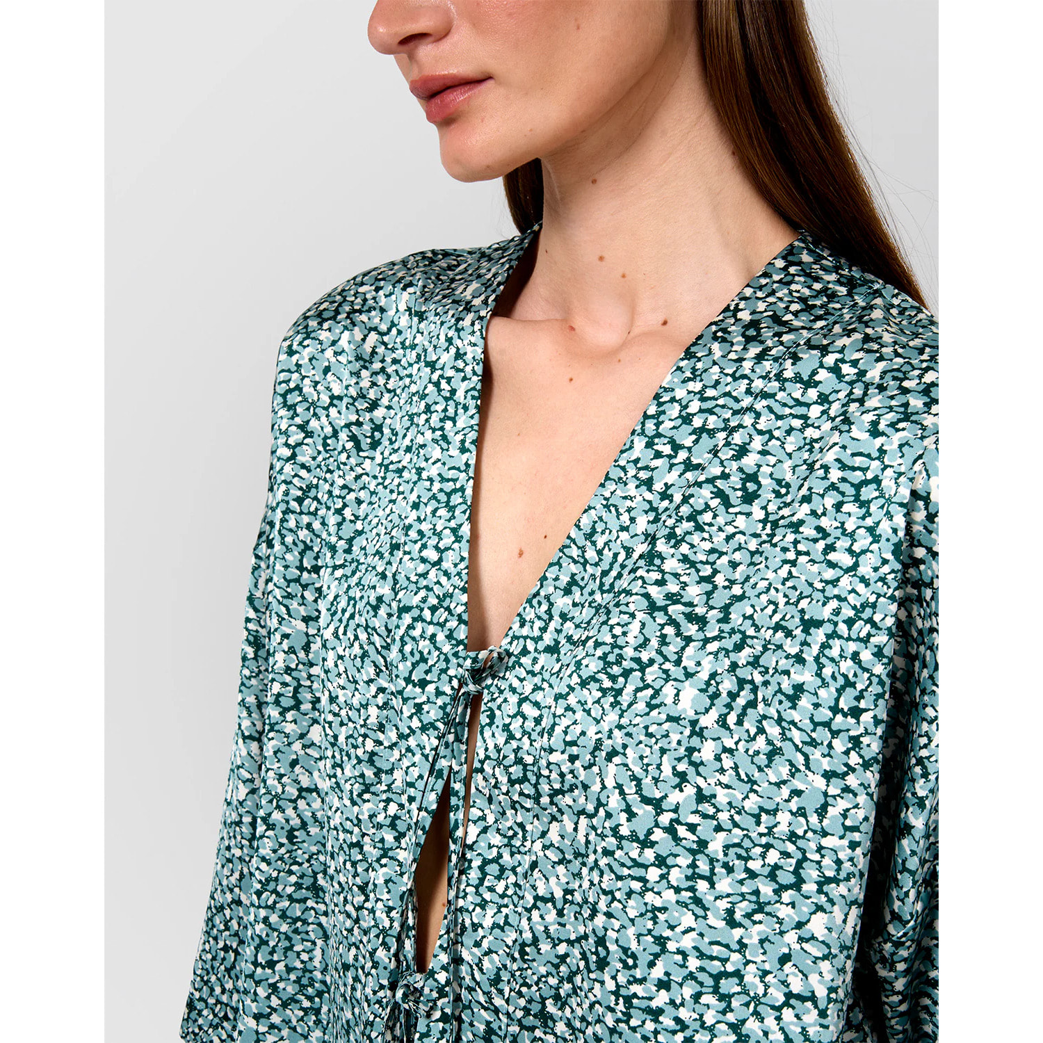 Blusa satén lazos synca agua marina