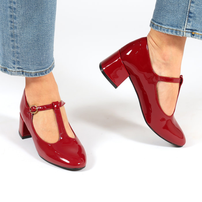 Dècolletè in simil pelle verniciata con tacco basso quadrato