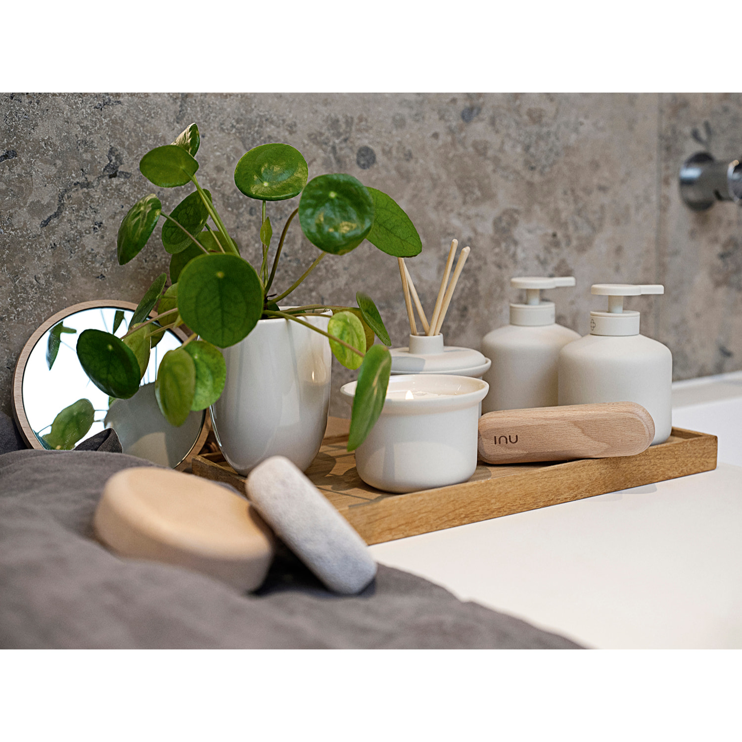 Brosse pour ongles Inu