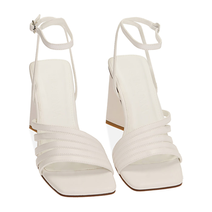 Sandalias blancas, tacón escultura de 9 cm