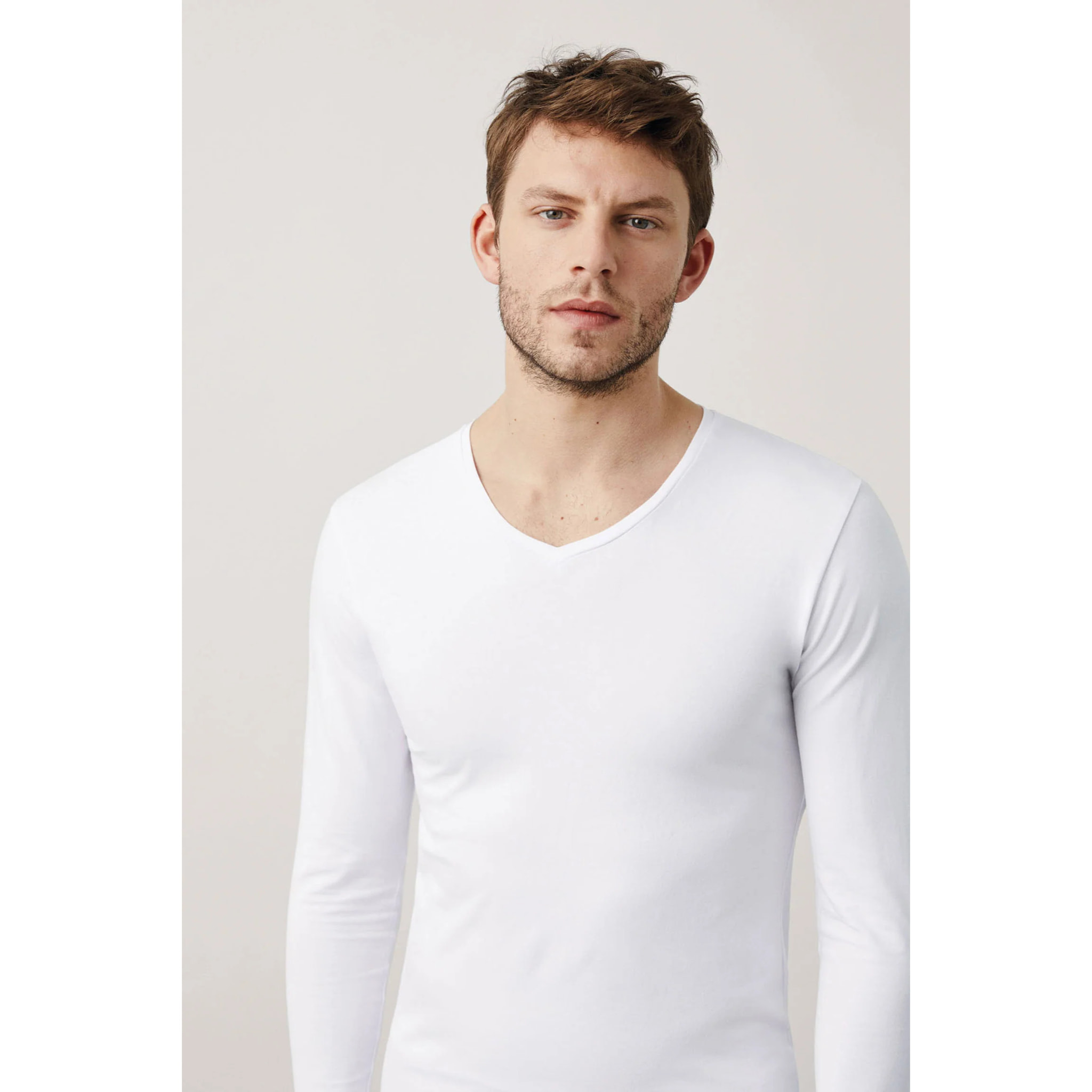 Maglietta bianca in cotone a maniche lunghe con scollo a V