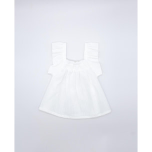Blusa blanca. Fruncida en la parte superior, con volantes en las sisas.