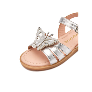 Sandalias Abiertas de Niña con Diseño en Plata