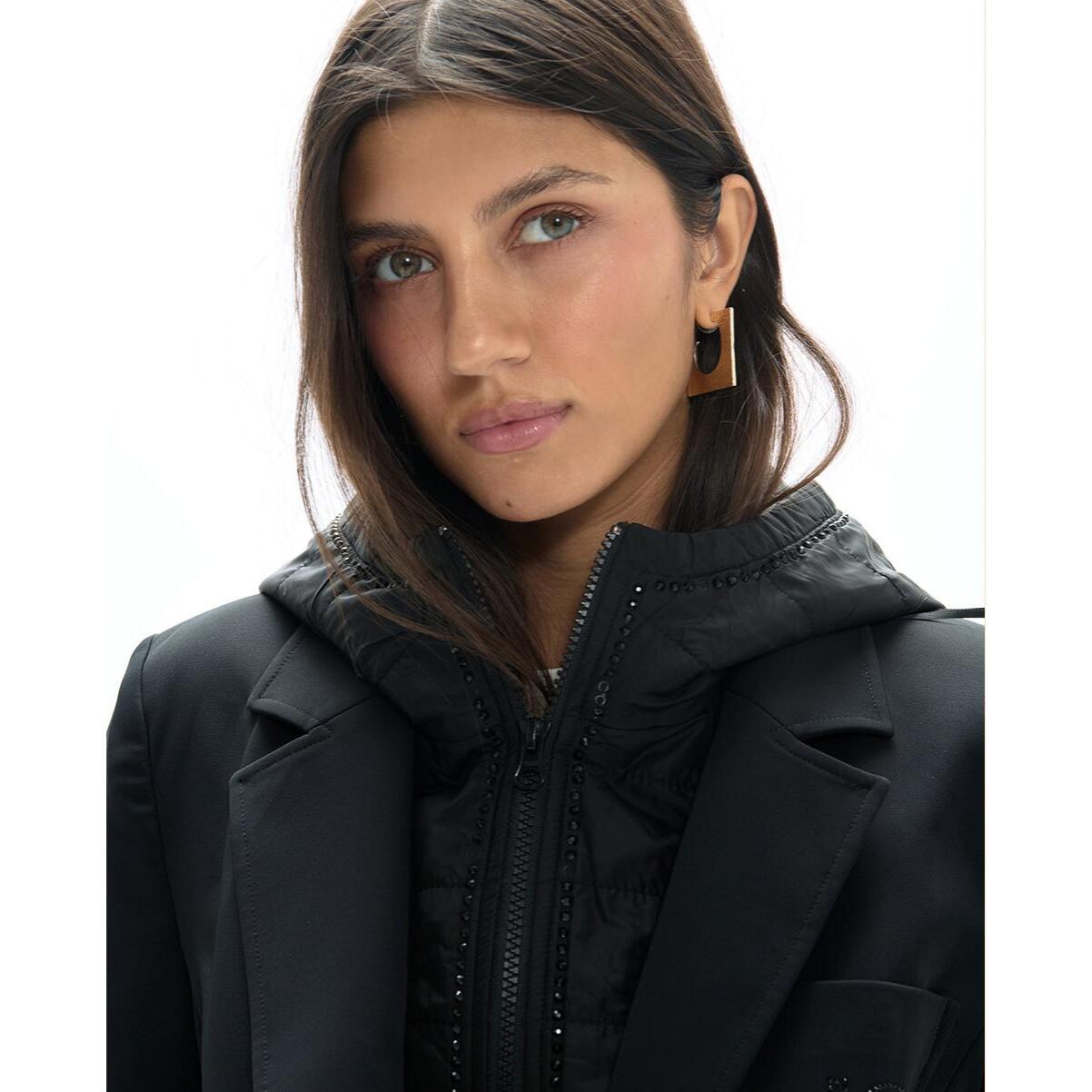 Giacca tecnica in stile americano con gilet interno imbottito in nylon.