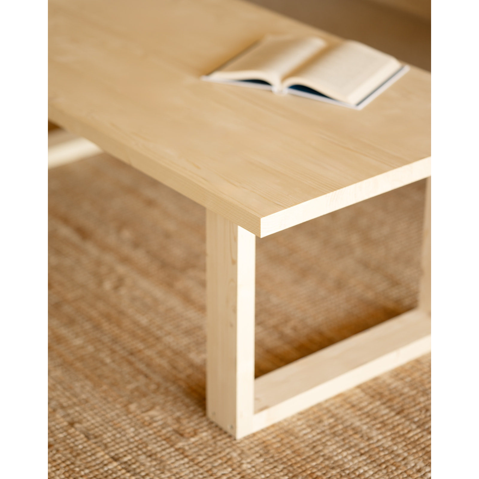 Mesa de centro de madera maciza en tono natural de varias medidas