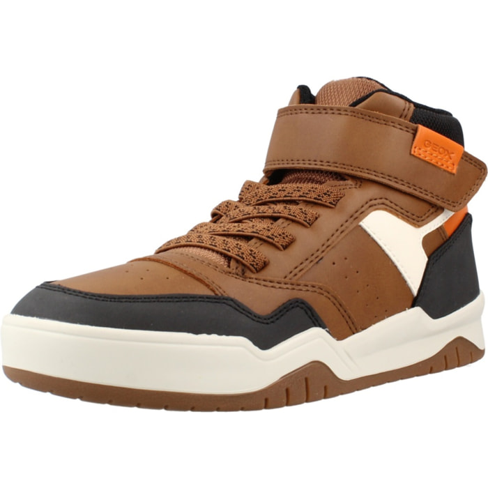 Zapatillas Niño de la marca GEOX  modelo J367RF 0MEMS MARRON CLARO