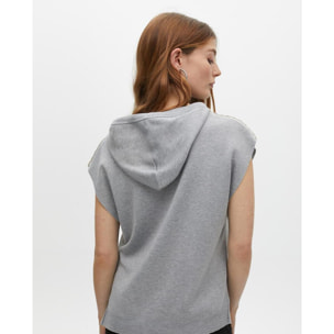 Gilet felpato con cappuccio e applicazioni sulle spalle