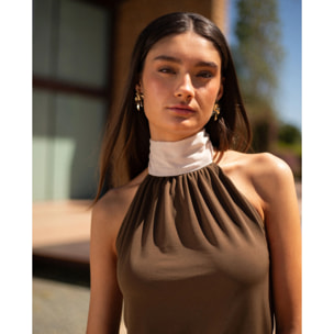 Mono largo de punto con cuello halter y pierna ancha