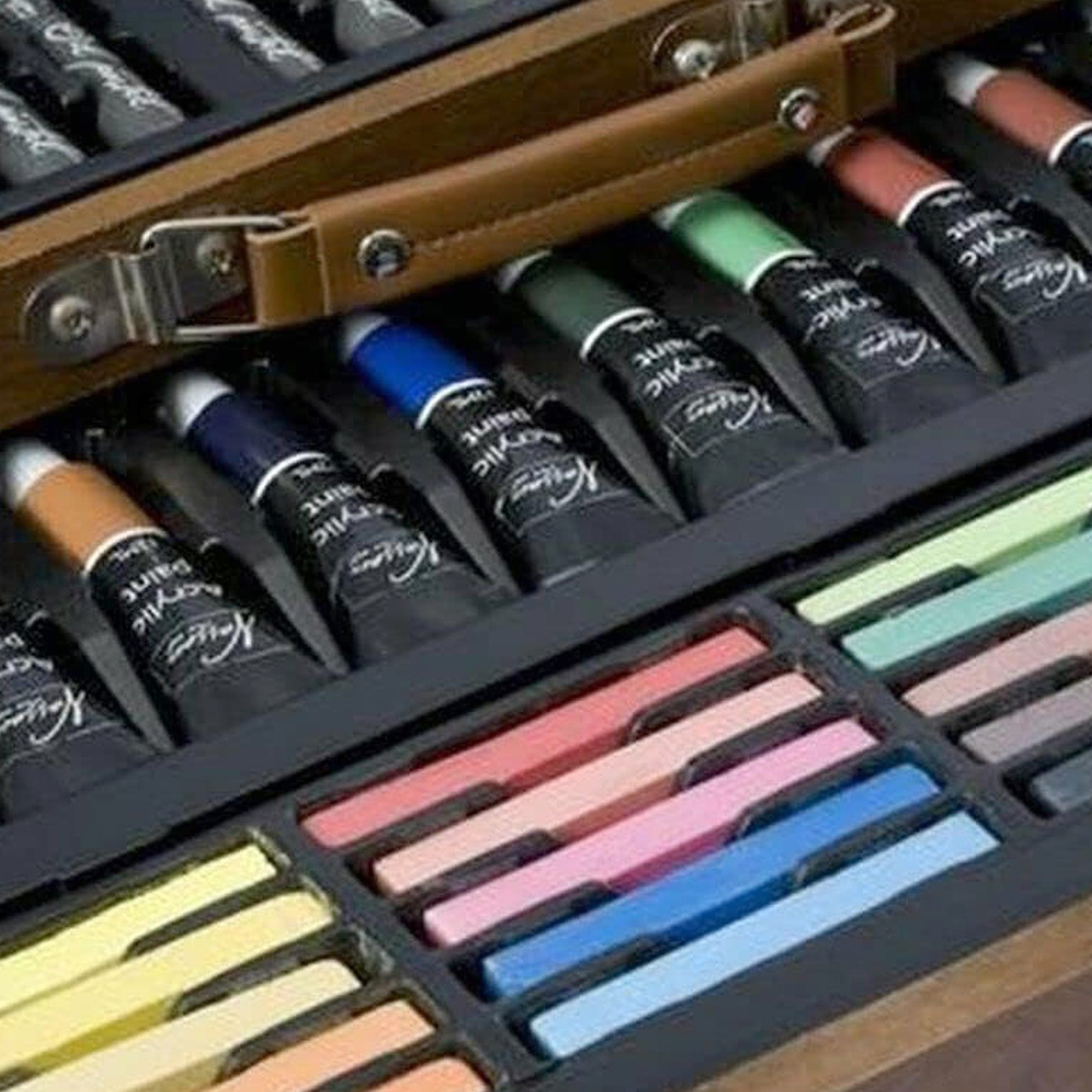Set de arte de pintura en caja de madera con 112 piezas 37,5x8x23,5cm