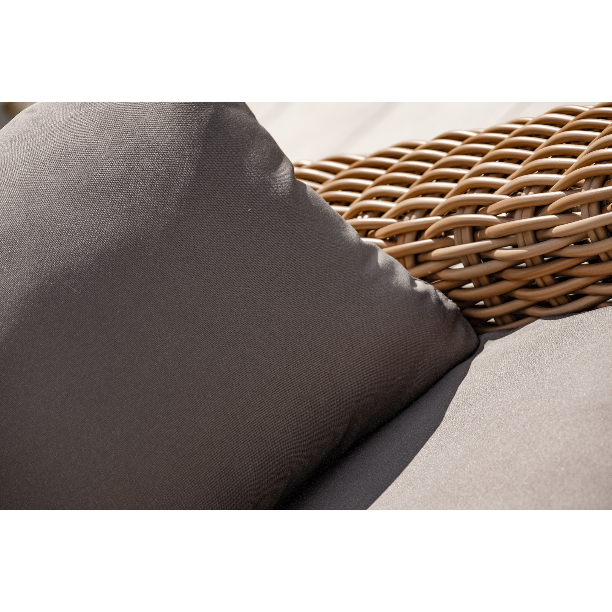 BORABORA - Fauteuil de jardin en résine tressée marron