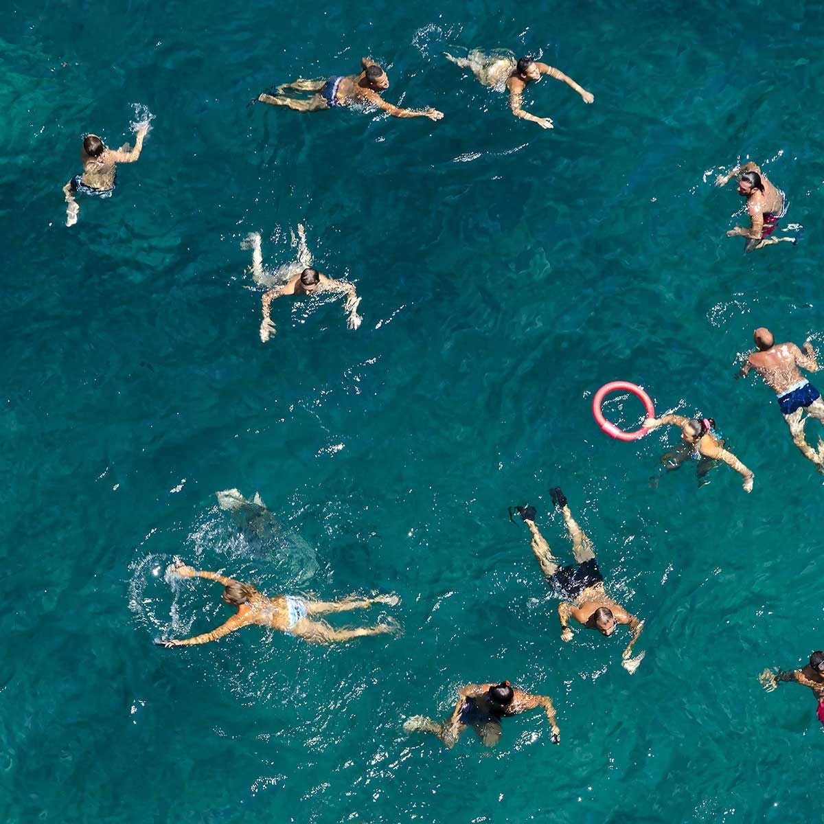 Affiche tous à l'eau! Affiche + cadre en bois - Noir