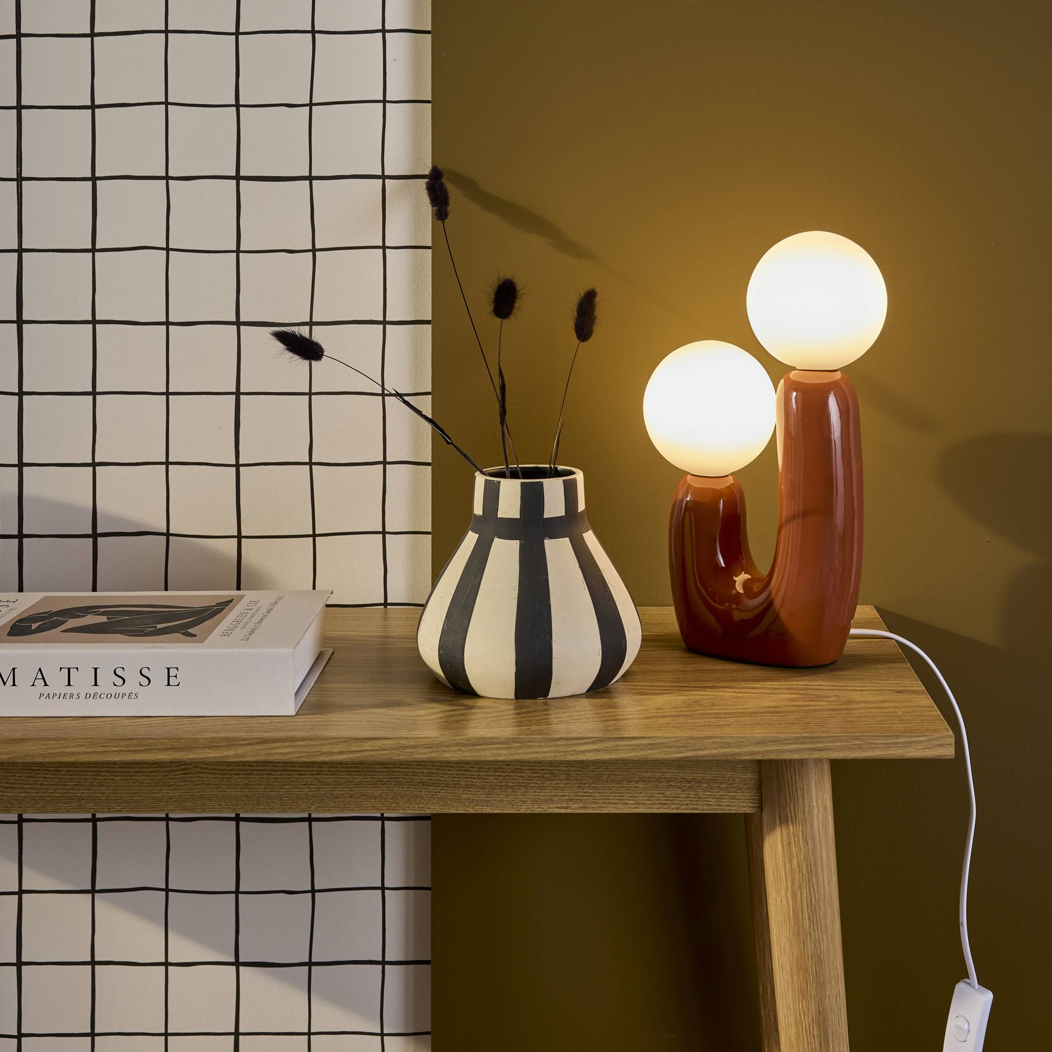 Lampe de table organique céramique terracotta et verre blanc H 31cm - Deva