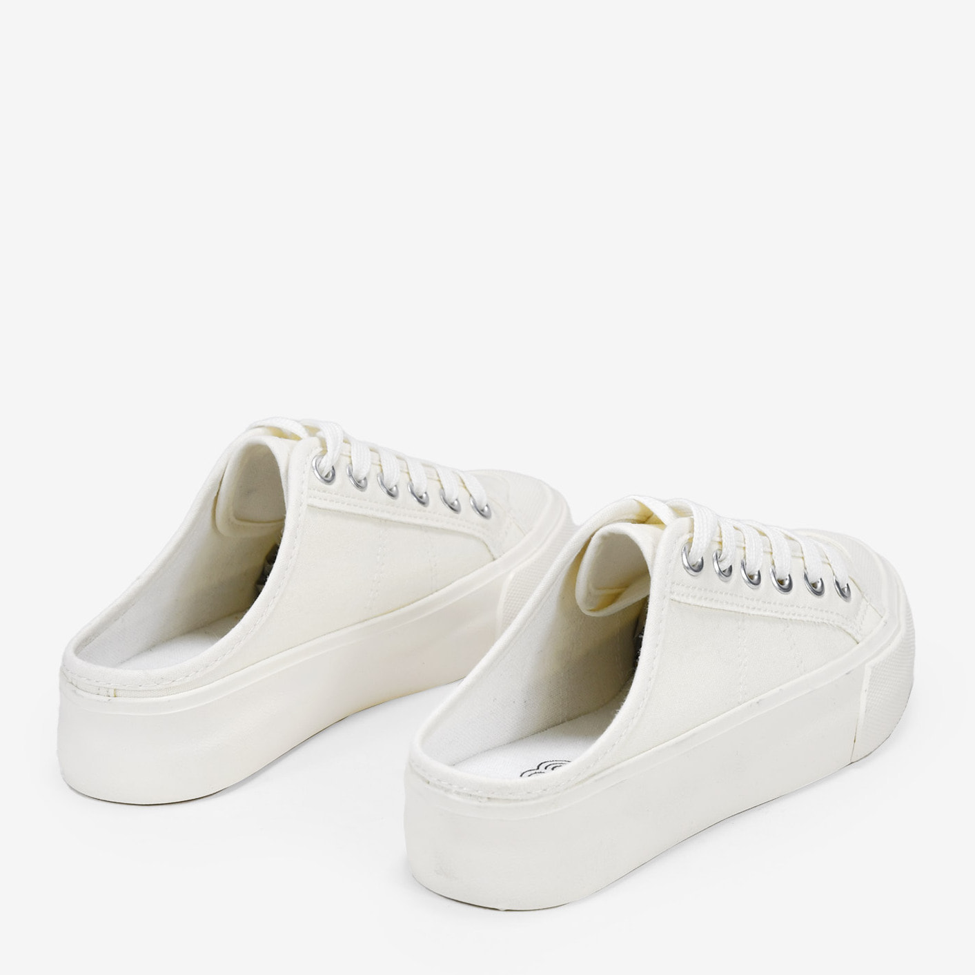 Zapatillas destalonadas beige con cordones