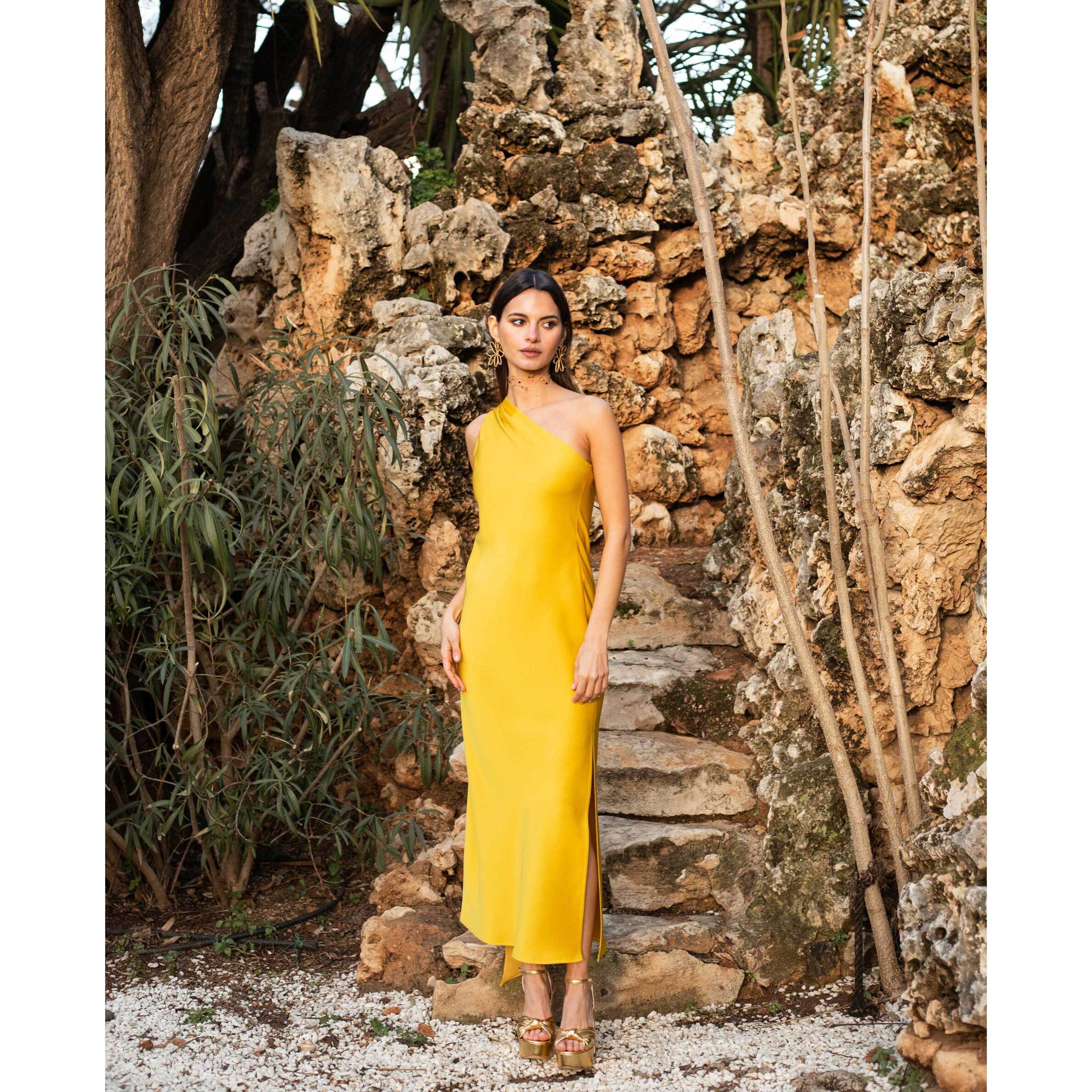 Vestido midi asimétrico con lazada