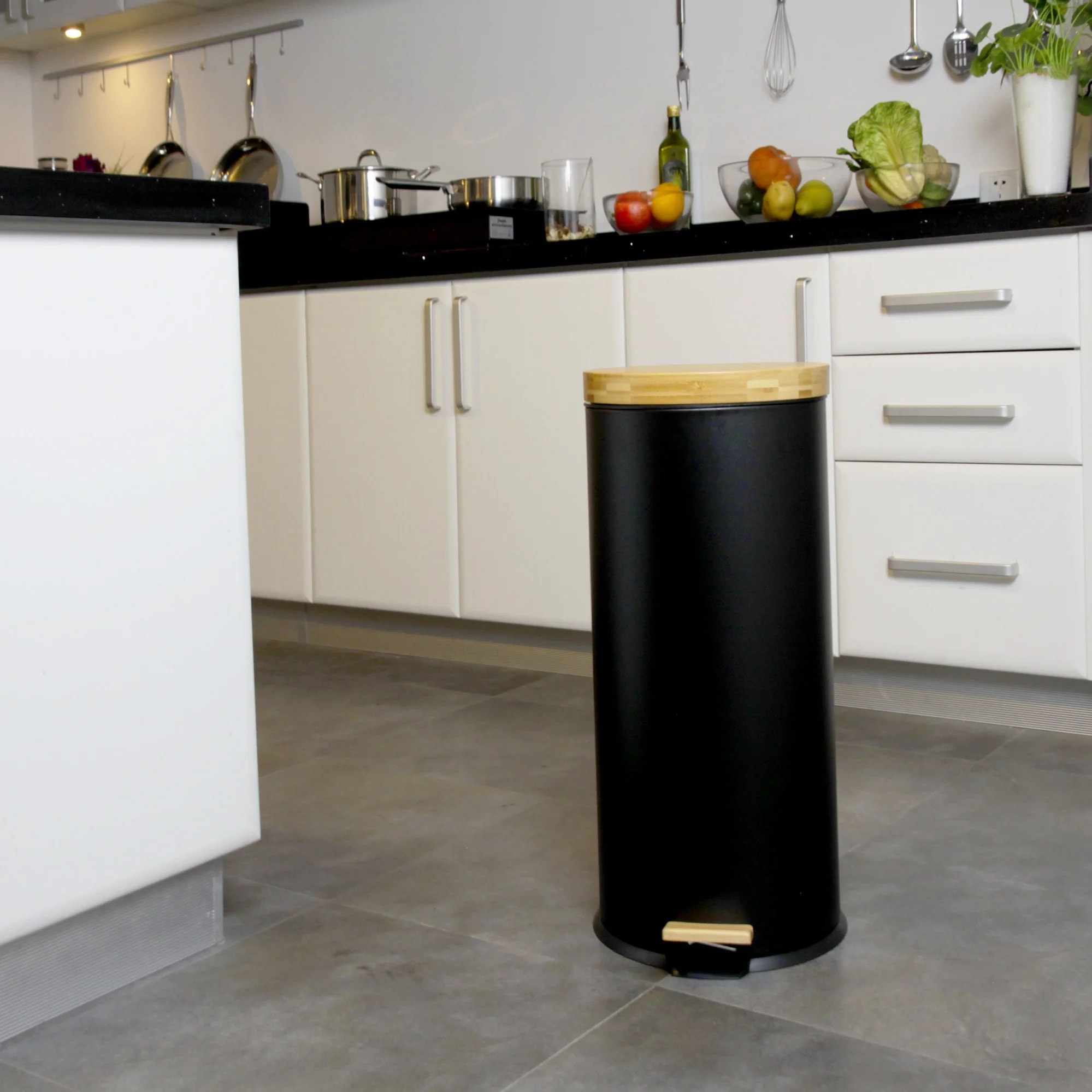 Poubelle bois de cuisine à pédale 30L  FOREST Noir en acier Inox couvercle en bambou avec seau