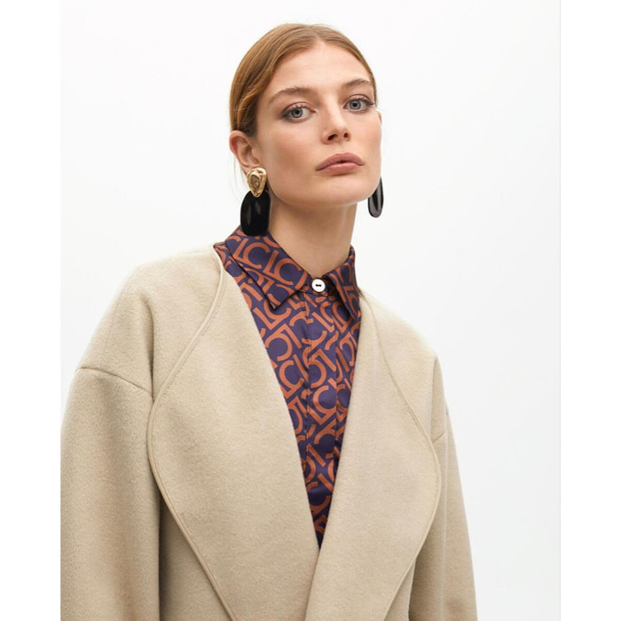 Cappotto corto con dettaglio sciarpa