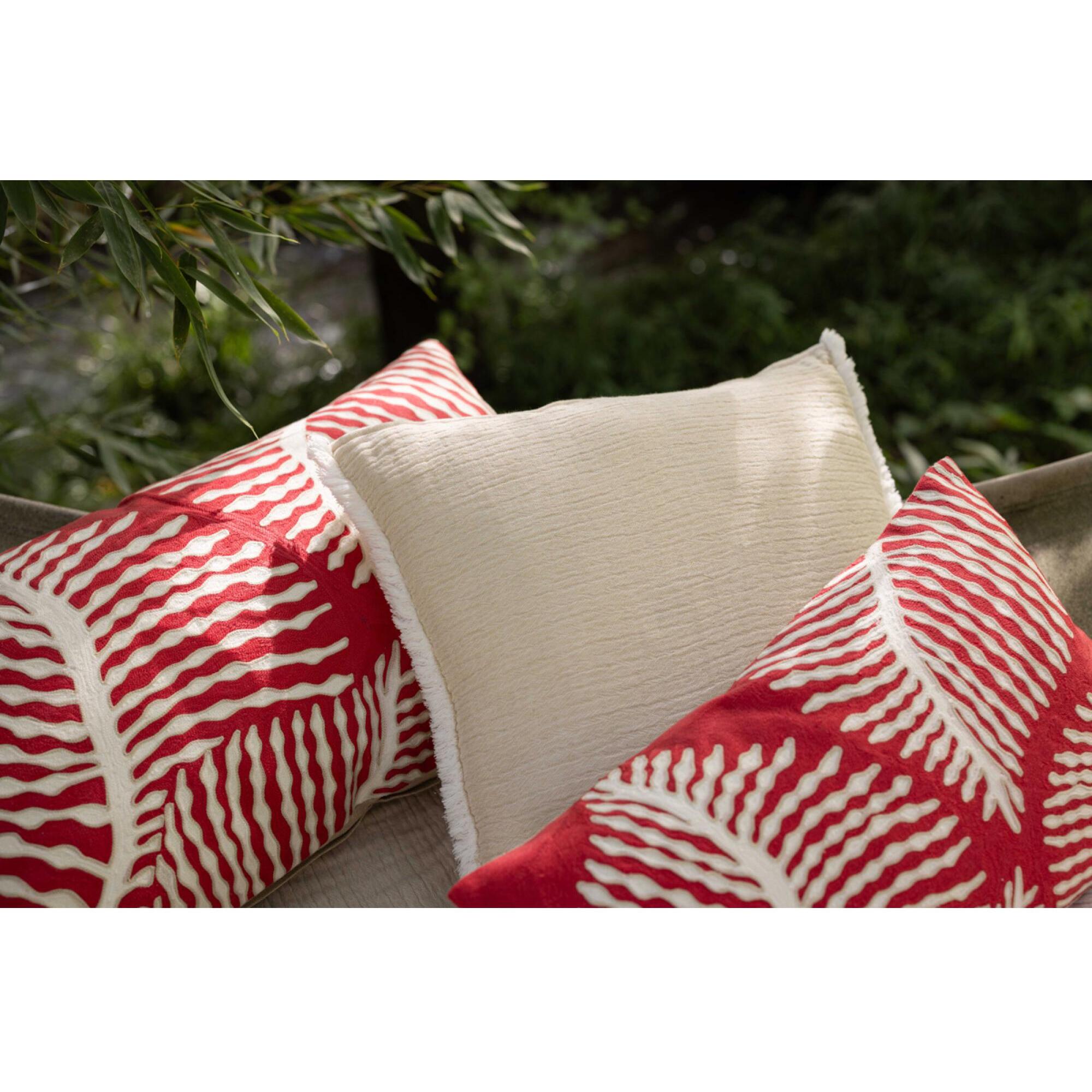 Coussin brodé Flora