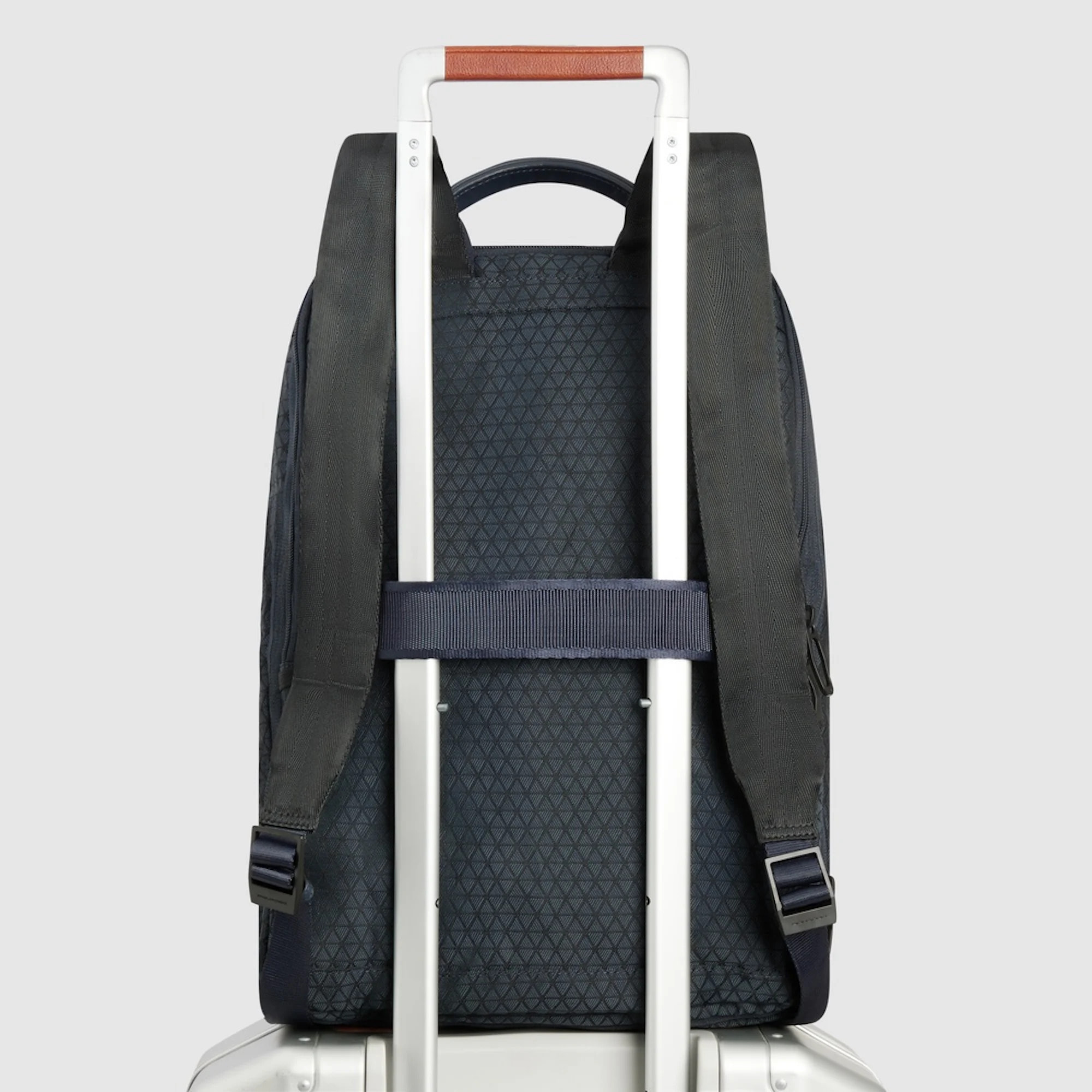 Piquadro Zaino da viaggio pieghevole porta pc con sistema di sicurezza e protezione antiurto