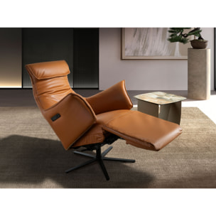 Sillón Angel Cerdá relax giratorio con reposabrazos con asiento y respaldo tapizados en piel de origen vacuno en marrón patas de acero inoxidable en epoxi negro con mecanismo relax eléctrico 78x70x115cm