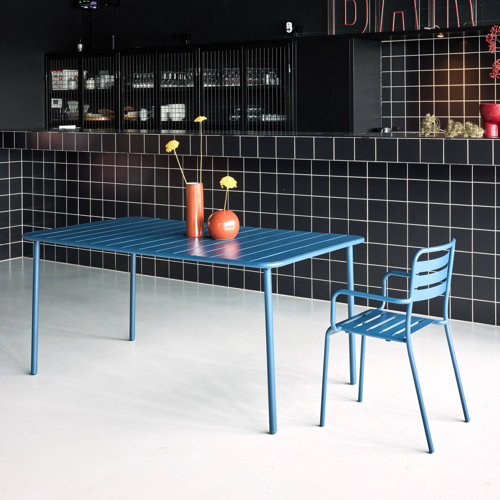 Table de jardin métal 6-8 places. marine. Amelia. 160x90xH72.5cm