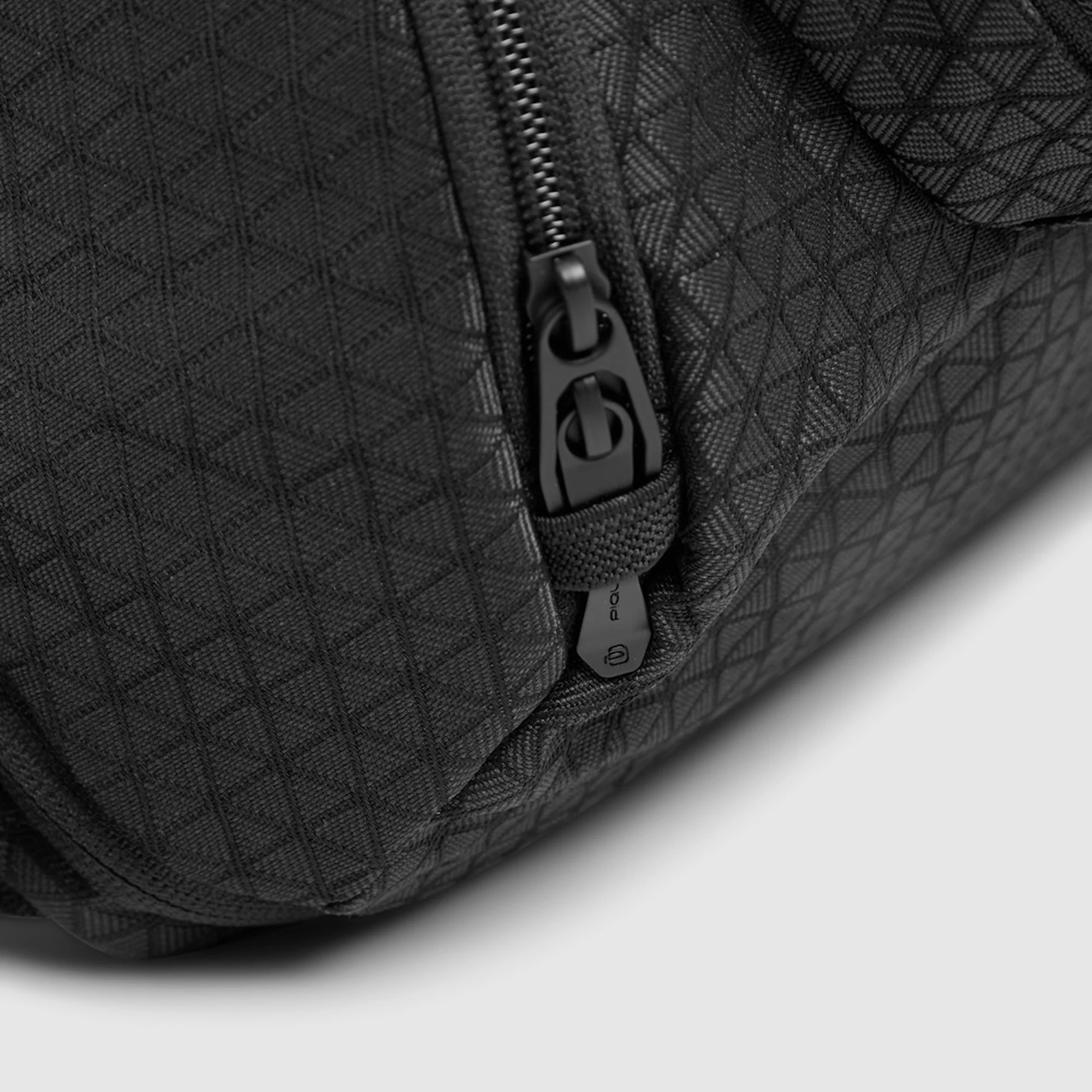 Piquadro Zaino da viaggio pieghevole porta pc con sistema di sicurezza e protezione antiurto