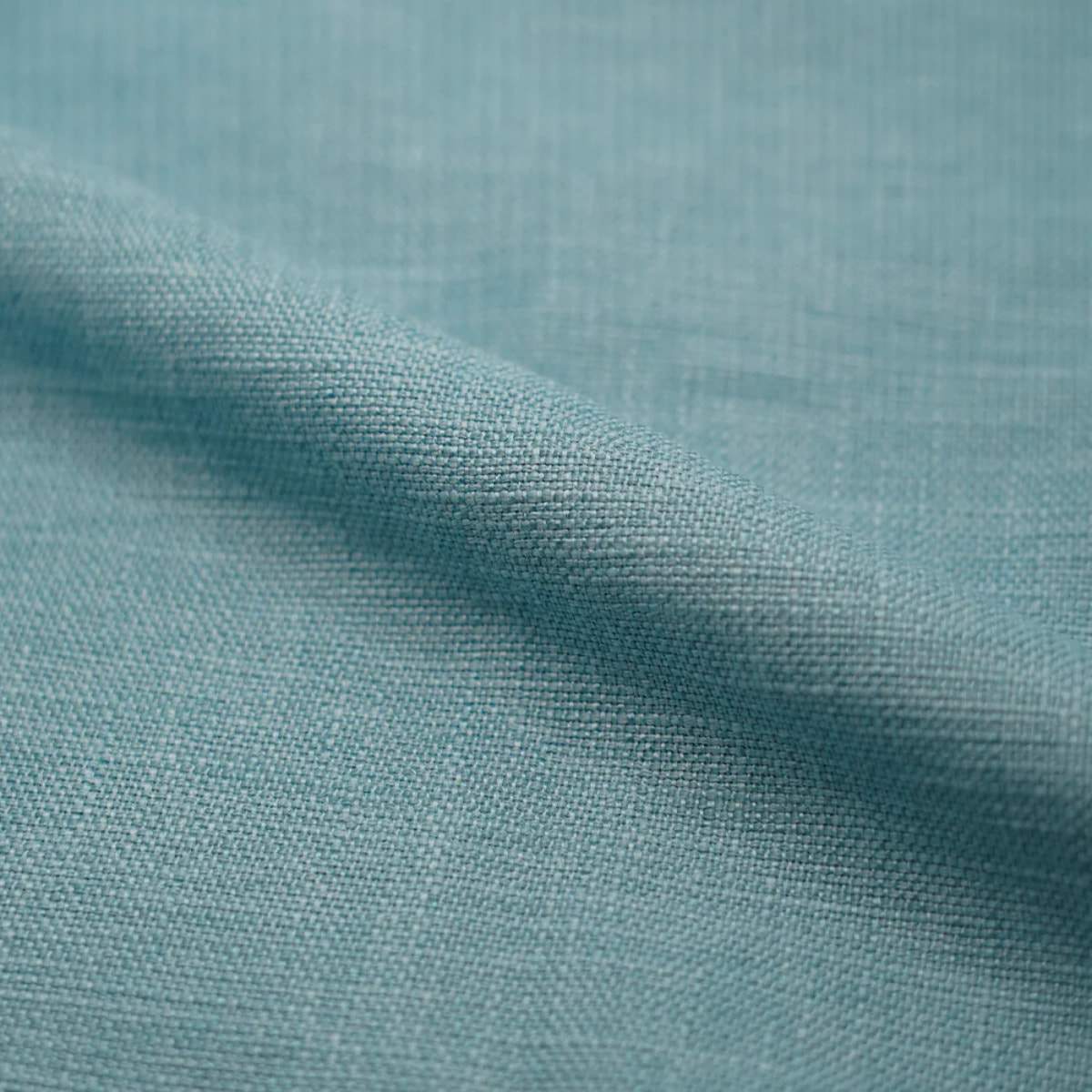 Fauteuil capitonné en tissu bleu clair - Carmen