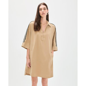 Abito camicia con scollatura aperta